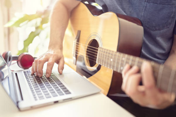 Are online guitar courses worth it?